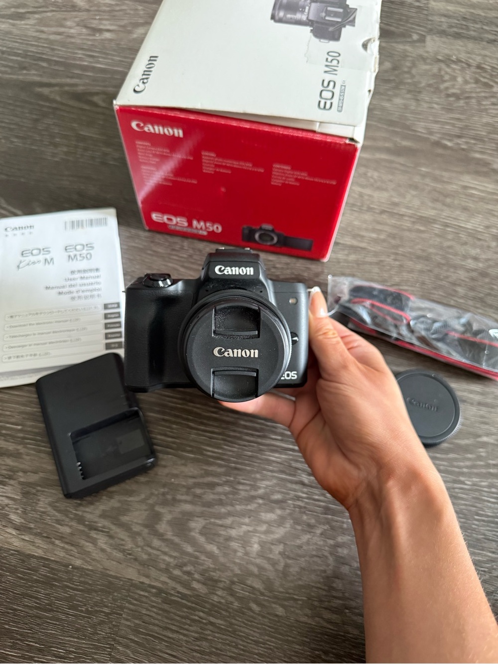Canon EOS m50 Camera with Interchangeable Lens - Picture 3 of 16